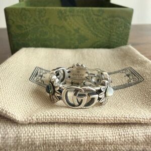 GG Marmont mother-of-pearl ring